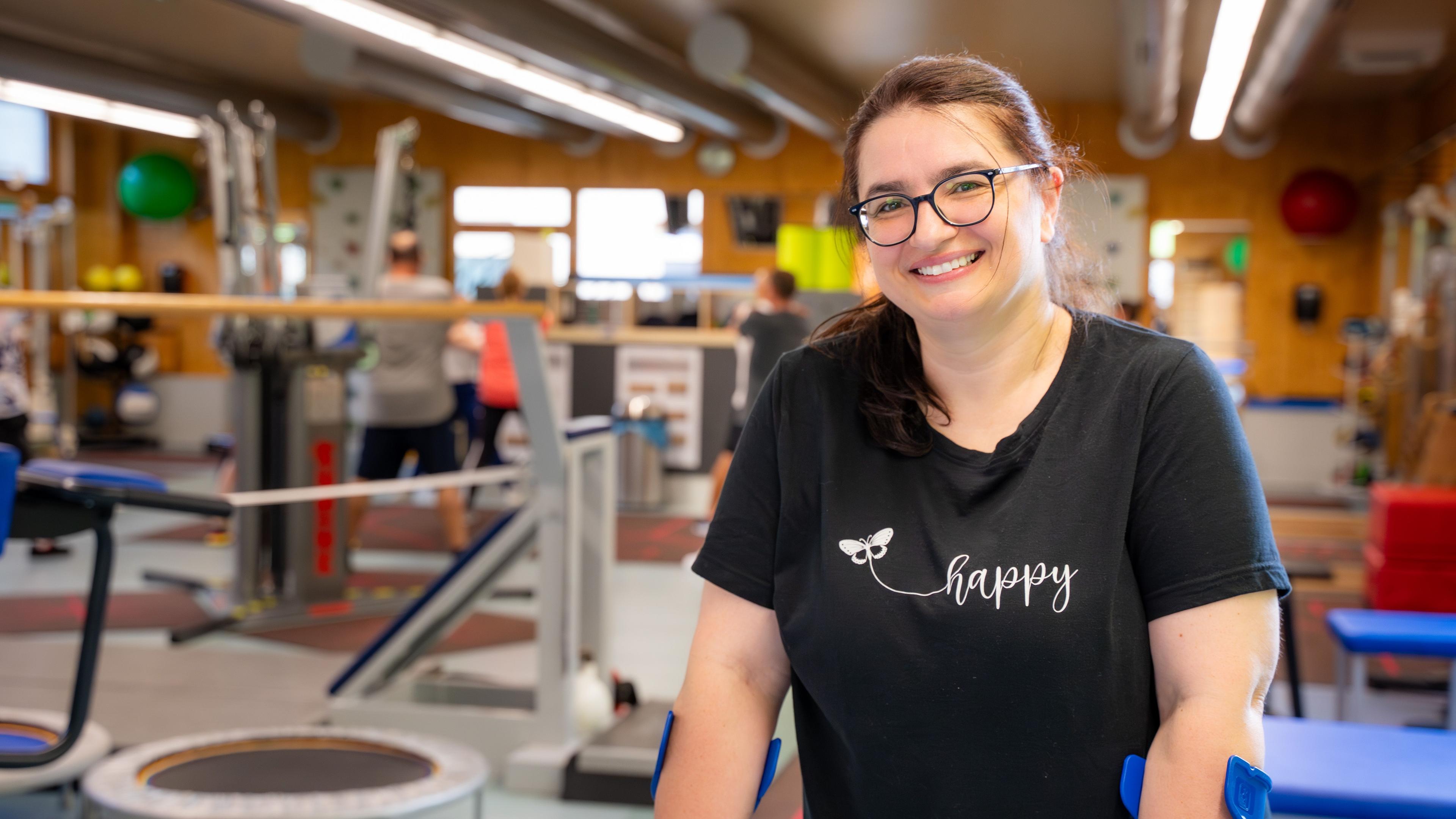 Eine Rehabilitandin der Rehaklinik Lautergrund bei der Medizinischen Trainingstherapie.